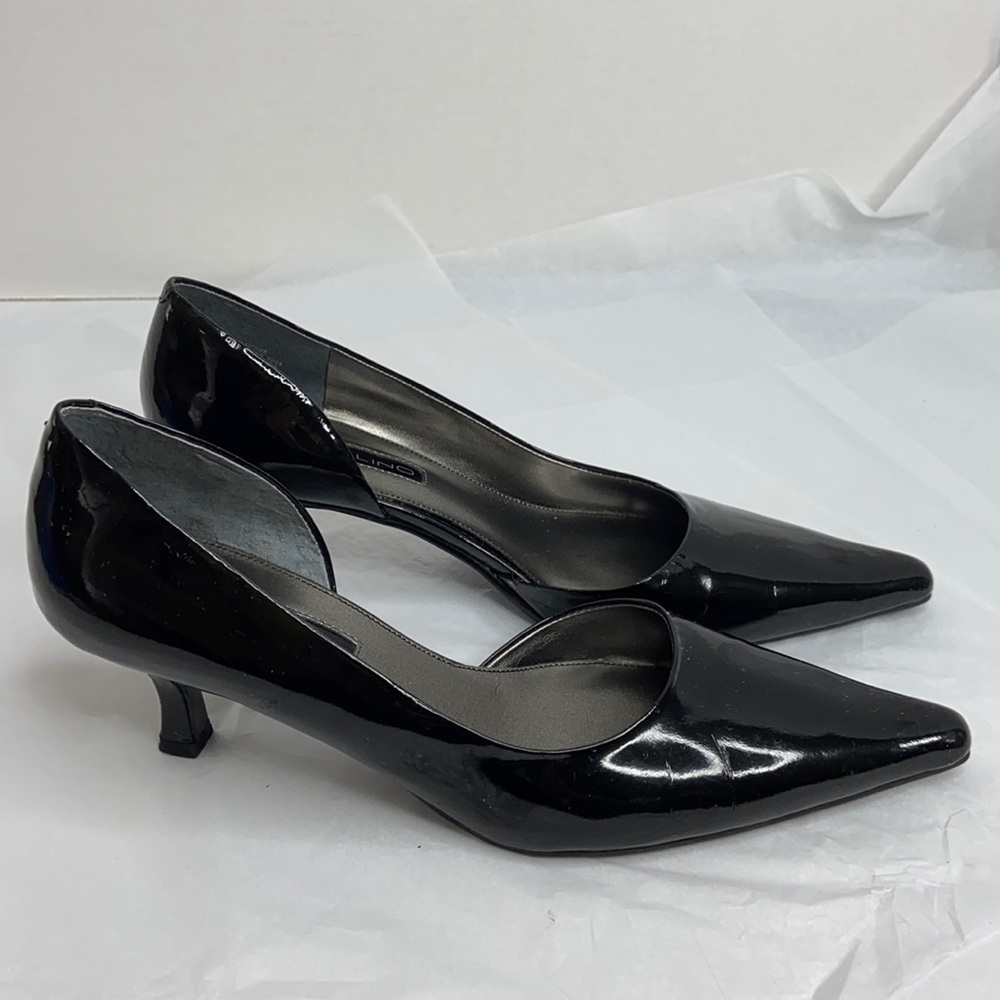 Bandolino black patent leather 2.5” heels sz 7 1/2